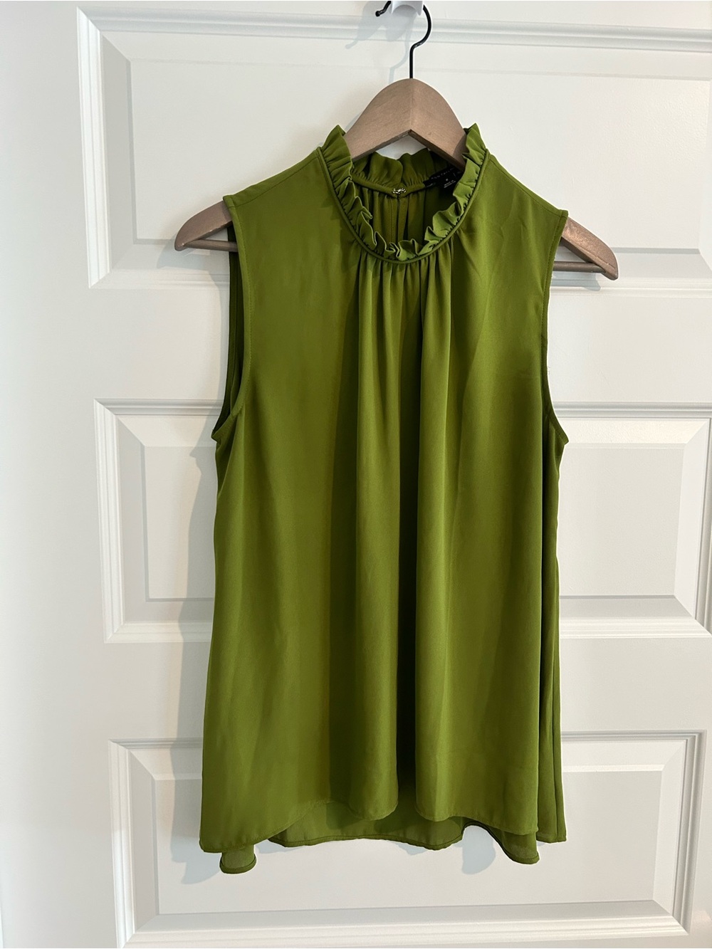 Ann Taylor Ruffle Neck Sleeveless Blouse Green Size M